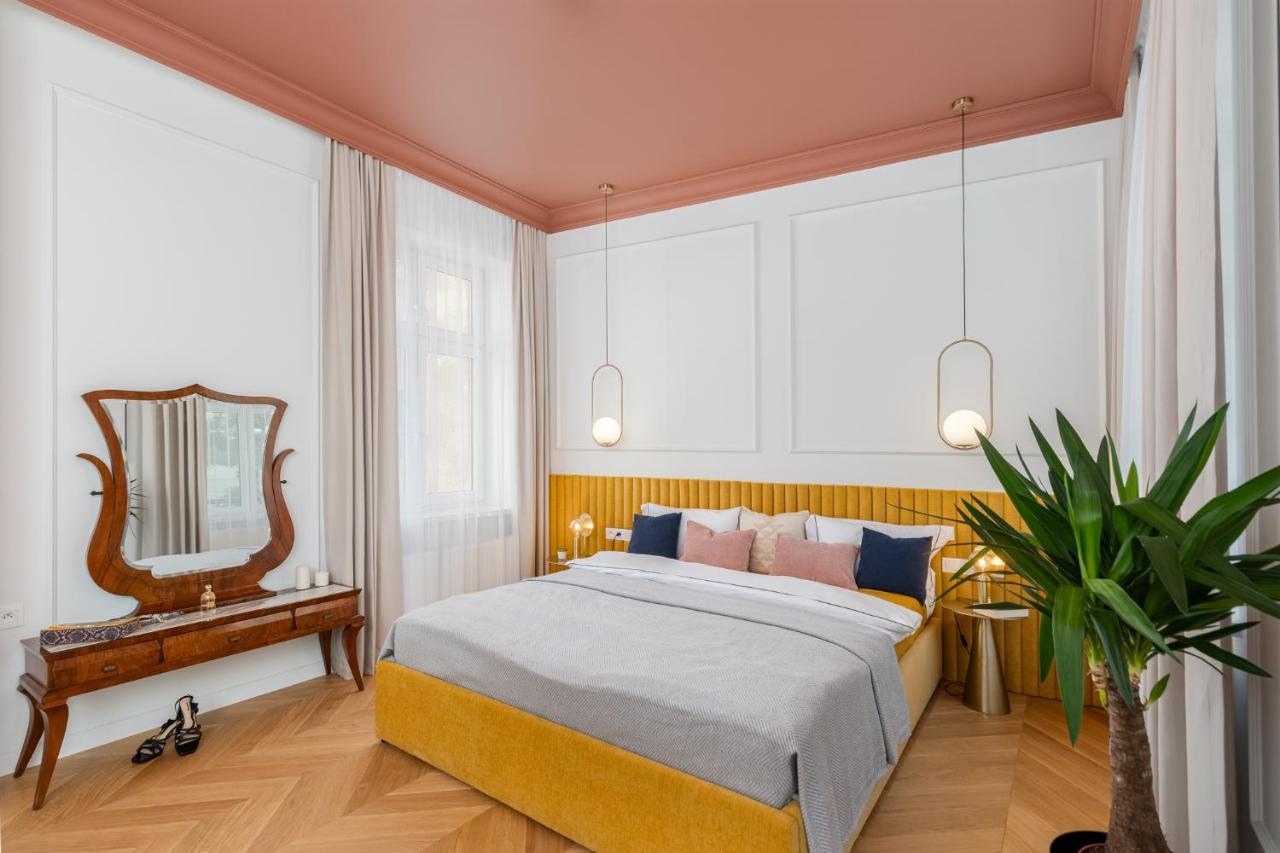 Premium Apartment In Parisian Style In The Heart Of Old Красков Екстериор снимка