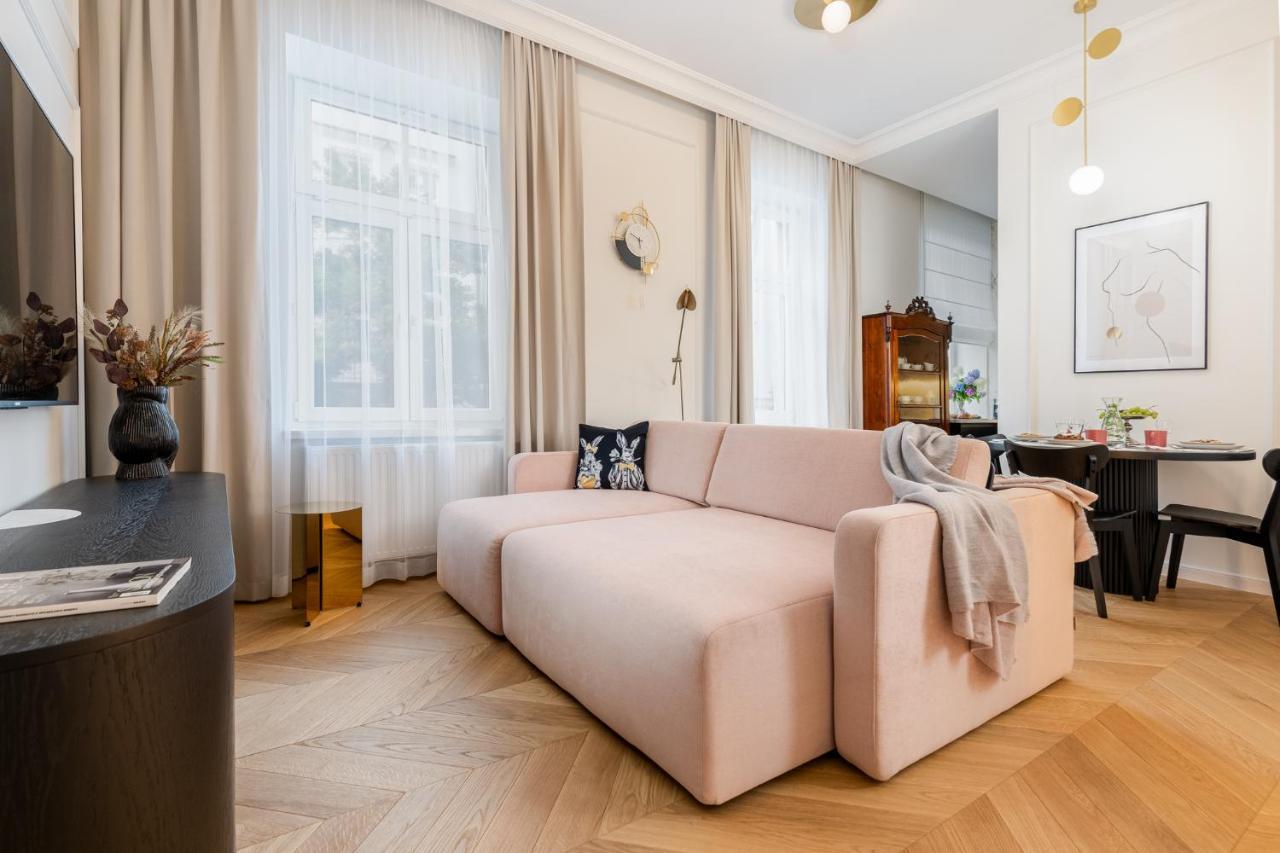 Premium Apartment In Parisian Style In The Heart Of Old Красков Екстериор снимка