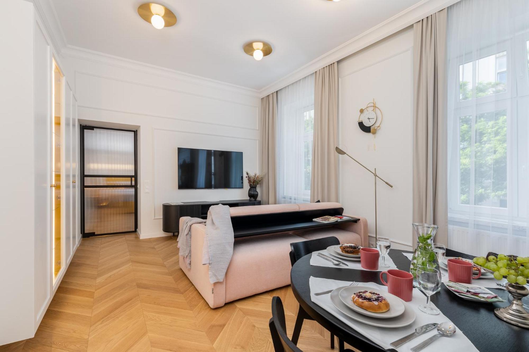 Premium Apartment In Parisian Style In The Heart Of Old Красков Екстериор снимка