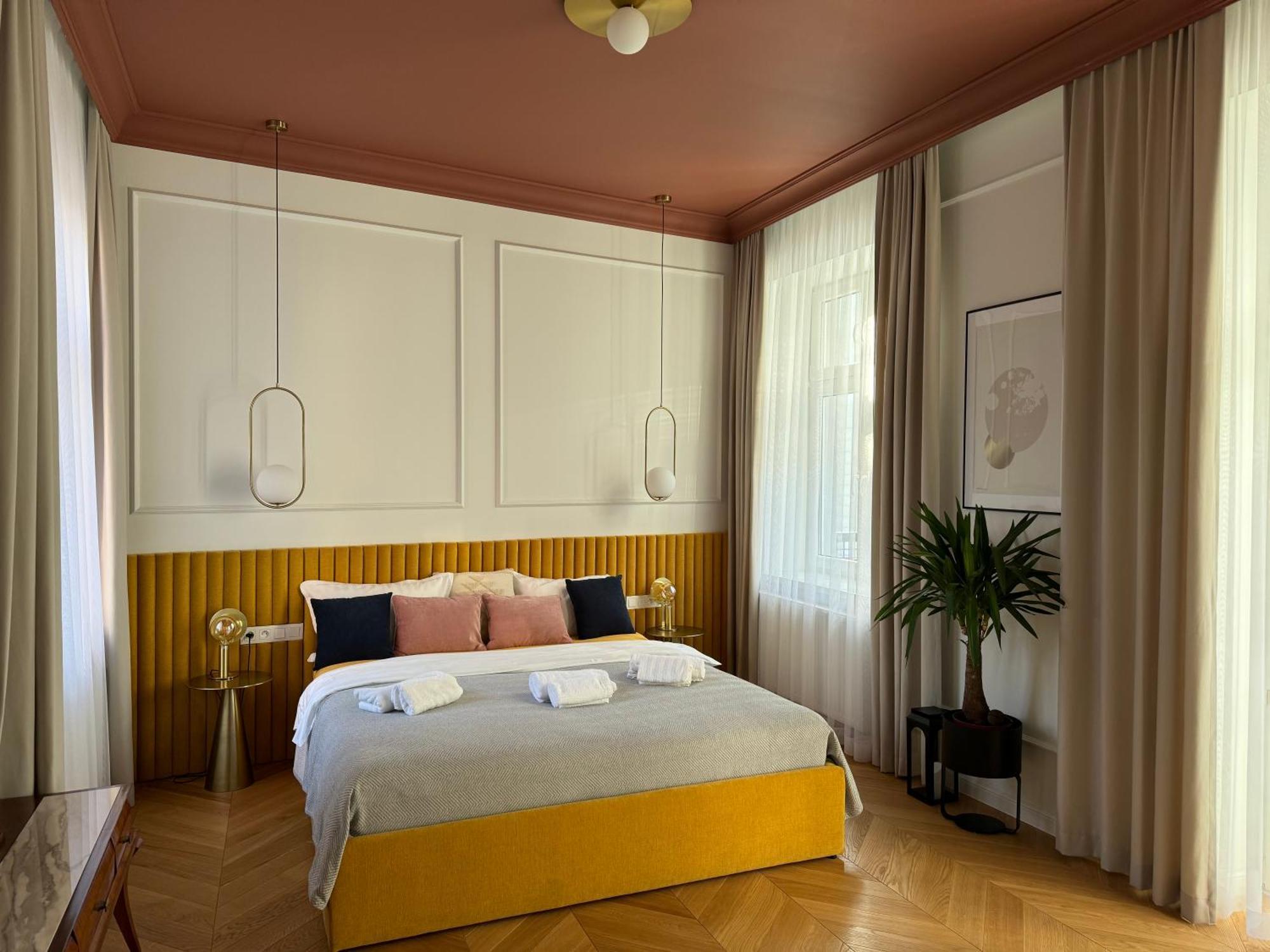 Premium Apartment In Parisian Style In The Heart Of Old Красков Екстериор снимка