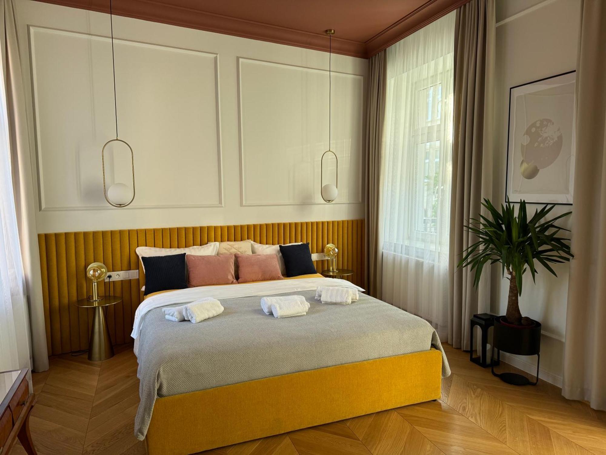 Premium Apartment In Parisian Style In The Heart Of Old Красков Екстериор снимка